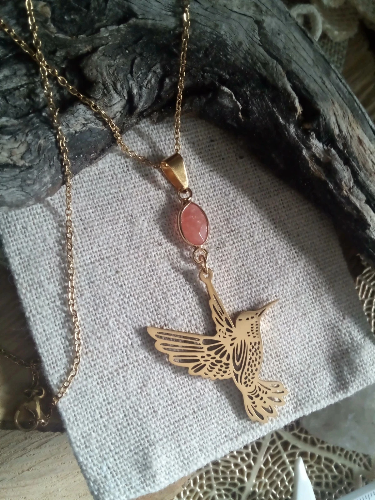 Colibri en achtervolger hanger met strawberry quartz steen – photo 2